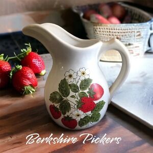 MCCOY  #7527 ‎ USA STRAWBERRY PITCHER